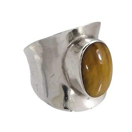 Ring, silver 925/1000, Tigeröga, Guldfynd, Ø17¾ mm, bredd 4,5-22,5 mm, sten utan anmärkning Vikt: 7,7 g