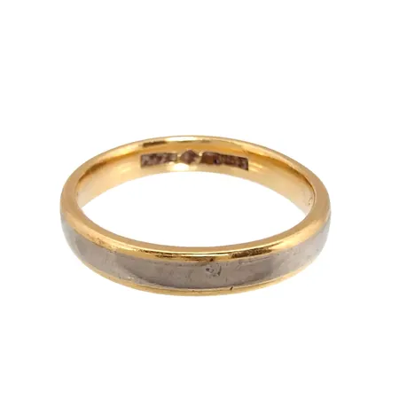 Ring, 18K guld, slitage, gravyr Vikt: 4,3 g