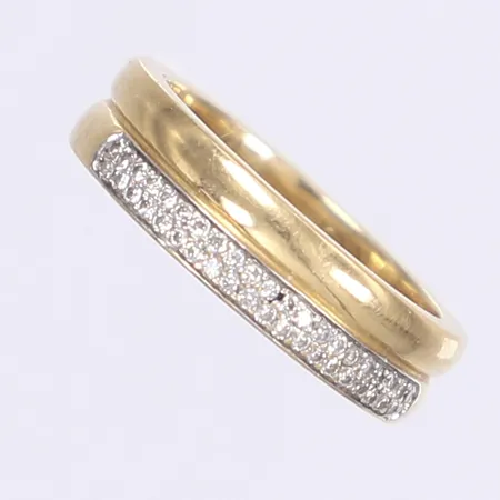 Ring med diamanter 40x ca 0,005ct, stl 16, bredd 5mm, GHA, 18K Vikt: 5,4 g