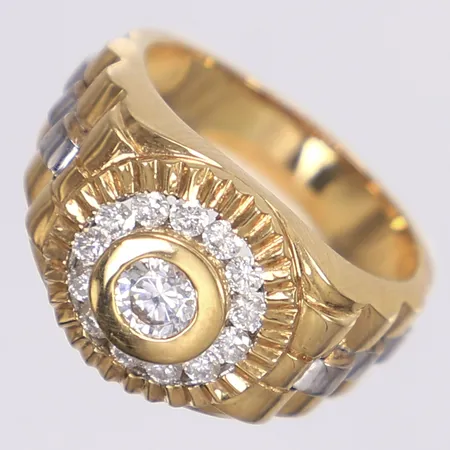 Ring med diamanter 13x ca 0,03ct, mittsten ej diamant, stl ca 20½, bredd 5-14mm, 18K Vikt: 13,7 g