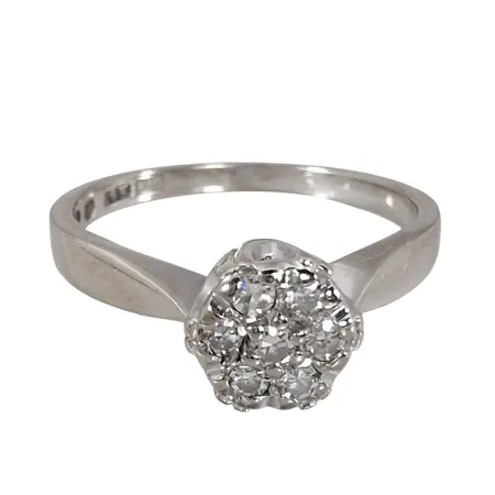 Diamantring, 18K vitguld, Diamanter 7 st - totalt 0,12ct - graverat på skenans insida, Göteborg, svensk kontrollstämpel, Ø17,0 mm, bredd 1,5 - 6 mm, fint skick Vikt: 3,3 g