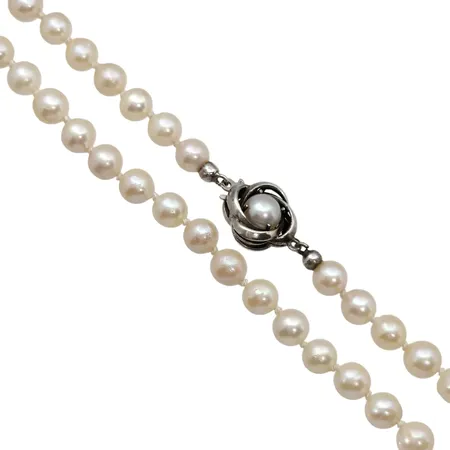 Pärlcollier, odlade sötvattenspärlor, cremerosa, lås i silver 835/1000, Ø6-6,5 mm, längd 80 cm, fint skick Vikt: 0 g