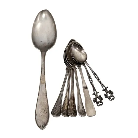 Diverse silverbestick (830/1000), bruksmärken/gravyr Vikt: 112,8 g