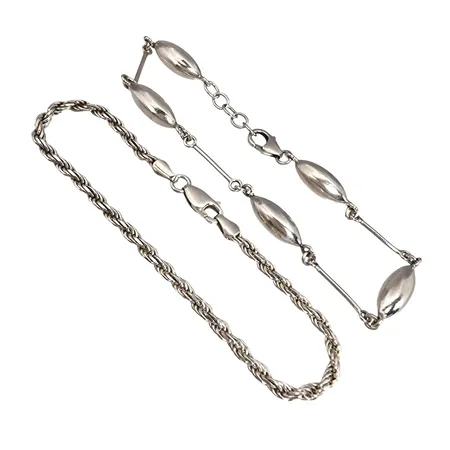 Armband, silver 925/1000, två st, längd 18,0 / 19,5 -21,0 cm, bredd 3 / 1 -6 mm, fint skick Vikt: 12,2 g