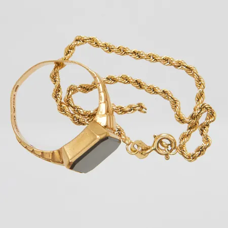 Diverse guld, defekt, brott, skevt, onyx, 18K, bruttovikt: 5,6g Vikt: 5,6 g