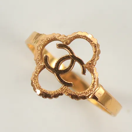Ring stl 18, bredd 2-13mm, 21K 2g Vikt: 2,1 g