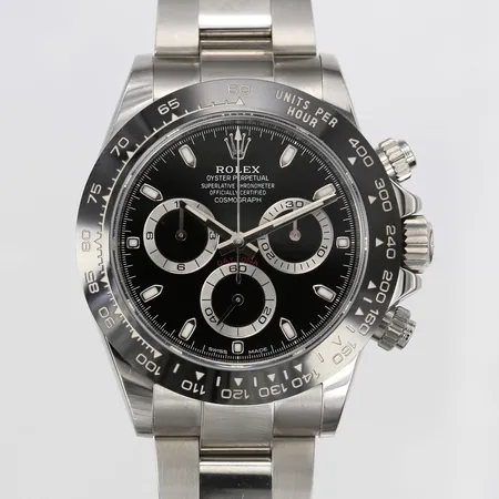 Herrur Rolex Oyster Perpetual Cosmograph Daytona, stål, automatisk, ref-nr:116500LN, serie-nr:50S9W302, boett-nr:2100, kaliber:4130, verk-nr:6U2045J0, länk-ref:U1N, Ø40mm, keramisk ring, 13 länkbitar monterade små repor, certifikat Saddik & Mohamed Attar Co Saudi Arabia daterat 12/01/2021, manual, box troligen ej modellenlig, ytterkartong.  Vikt: 0 g