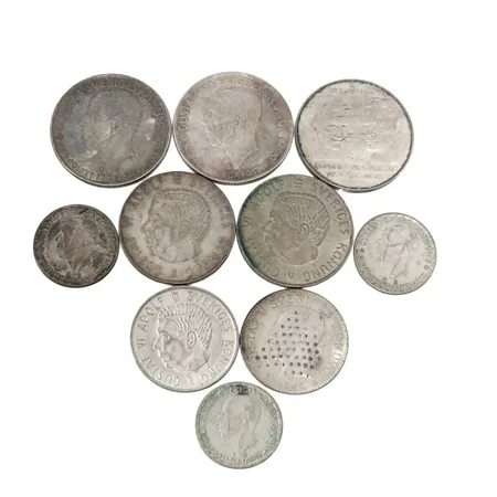 Svenska silvermynt, blandade valörer, finhalt 40-92,5%, finvikt cirka 110g Vikt: 110 g