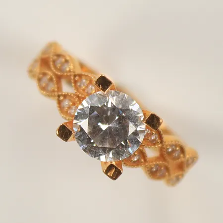 Ring med vita stenar, stl 17¼, bredd 2-6mm, 21K, bruttovikt 4,2g Vikt: 4,2 g