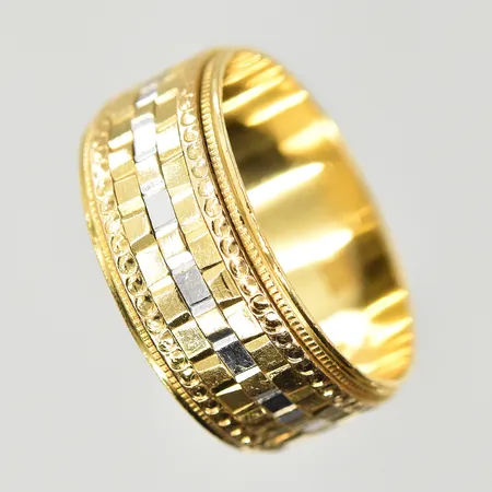 Ring, stl 17½, bredd 8 mm, gulguld/vitguld, 18K. Vikt: 6,5 g