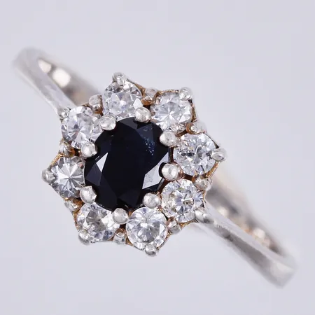 Ring med svart och vita stenar, stl. 16¾, bredd: ca 2-10mm, 925/1000 silver Vikt: 2 g