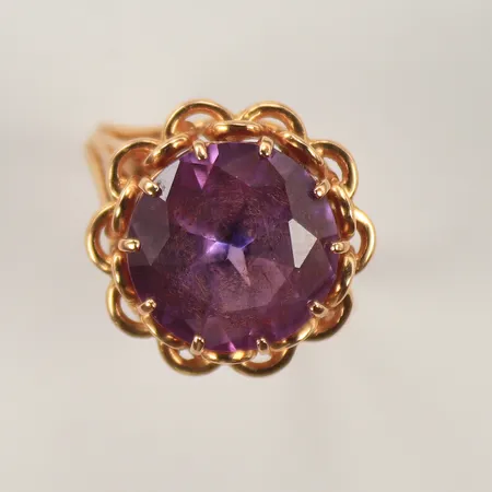 Ring med rosa sten, stl 17¼, bredd 1-15mm, 14K, bruttovikt 5,6g Vikt: 5,6 g