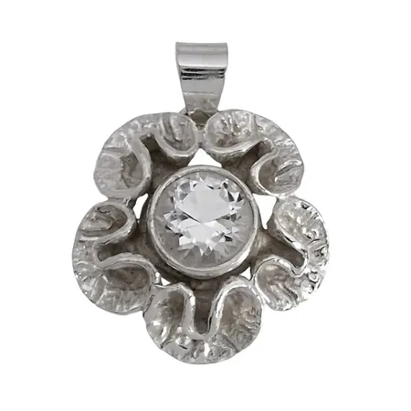 Hänge, silver 925/1000, THERESIA HVORSLEV för Mema AB Lidköping, Bergkristall, längd inkl ögla 28 mm, Ø22 mm, sten utan anmärkning, fint skick  Vikt: 6 g