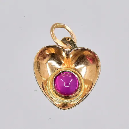 Hänge, hjärta med röd sten, stl 15x10mm, 18K Vikt: 0,6 g