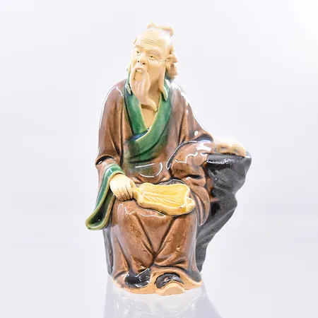 Figurin, Asiatisk man, glaserat lergods, höjd 13,5 cm. Skickas med paket.