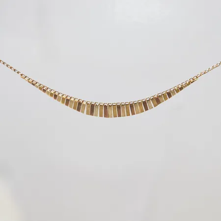 Collier, längd: 42cm, bredd: 2-11,4mm, trefärgad, ojämheter längst länk, skevheter på stavar, italienska stämplar, 9K Vikt: 7,1 g