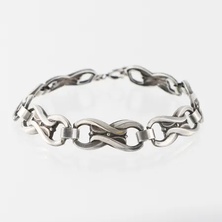 Armband längd ca 18.5 cm, bredd 10.3 mm, silver. Vikt: 12,3 g