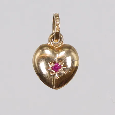 Hjärta med röd sten ihåligt 8x14mm inklusive hängöglan 18K Vikt: 0,5 g