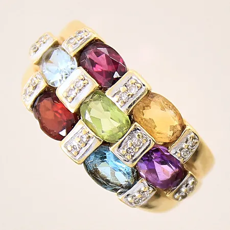 Ring med diamanter 20 x ca 0,005ct samt färgstenar, stl 17½, bredd 2,5-11mm, GHA, stenar med mindre nagg samt slitage, 18K  Vikt: 5,6 g