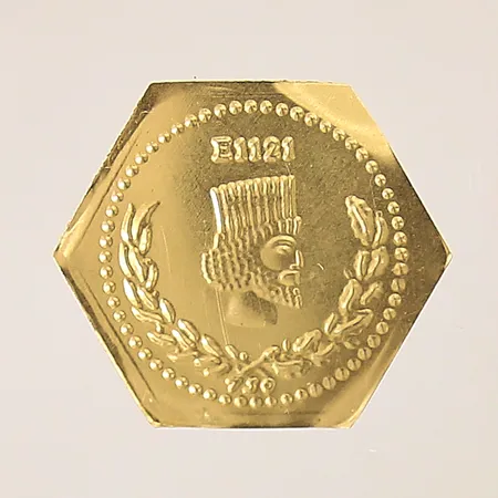 Guldblad, Persiskt, kung Korosh, 22x19mm, med papprester, bruten plombering, 18K Vikt: 0,3 g
