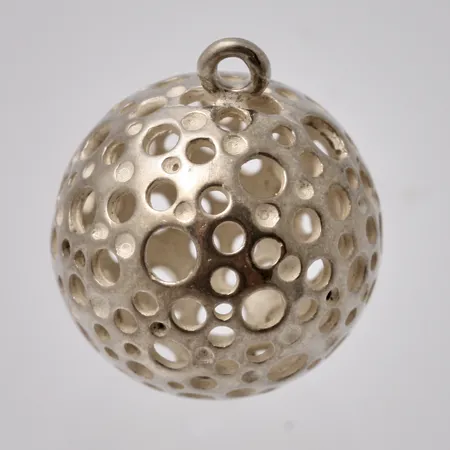  Hänge i silver, mått Ø19x23mm, 830/1000, saknar spetsögla, vikt 5,46g.