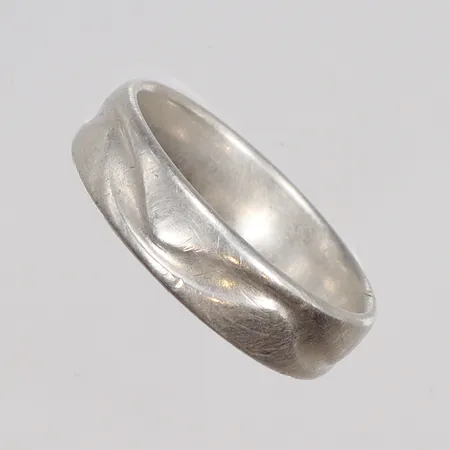 Ring mönstrad stl 20 bredd 11 Scahlins, silver 925/1000 Vikt: 5,8 g