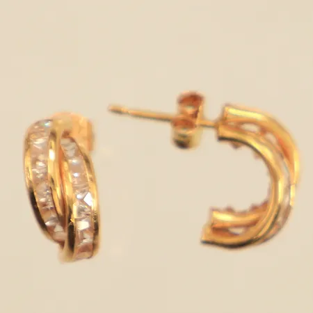 Ett par örhängen, vita stenar, längd 12mm, bredd 3,5-5,5mm, 18K Vikt: 1,8 g