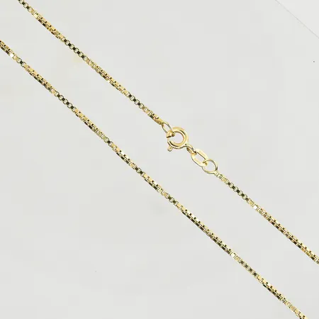 Kedja Venezia, längd 42 cm, bredd 1 mm, ojämnheter på länk, 18K. Vikt: 4,7 g