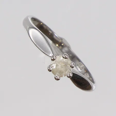 Ring med vit sten stl 17½ bredd 1-4mm silver 835/1000 Vikt: 1,2 g