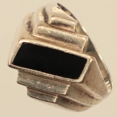 Ring, stl 20¼, bredd 5,6-16,5mm, silver 925/1000 Vikt: 8,4 g