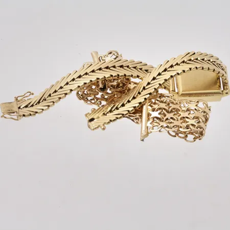 Diverse defekt guld, 18K, vikt 37,6g.