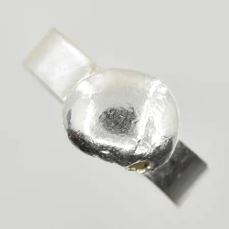 Ring, stl 19¼, bredd 6-10 mm, 925/1000 silver. Vikt: 7,5 g