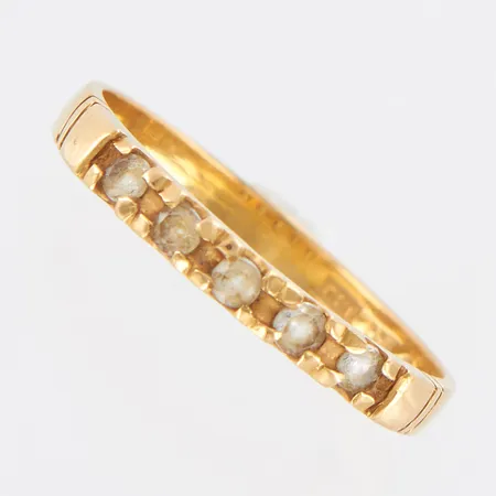 Ring med vita stenar, stl 19½, bredd 2,5mm, 18K Vikt: 2,7 g