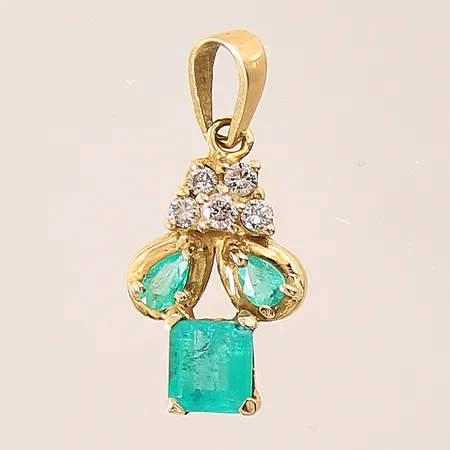 Hänge med smaragder samt diamanter 5 x ca 0,03-0,05ct, 28x13,4mm, ostämplat, 18K Vikt: 3,6 g
