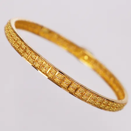 Armring, filigran, Ø60mm, bredd 6mm, 21K  Vikt: 10 g