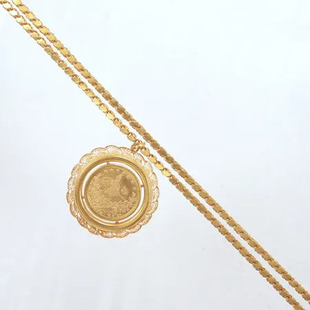 Collier, längd 69cm, bredd 4,1mm, hänge Ø45,6mm med Turkiskt mynt, 21K, 53,9gr  Vikt: 53,9 g