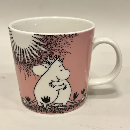 Muminmugg, Kärlek, Arabia Finland, höjd 8cm, etikett märkt, Made in Thailand  Skickas med paket.