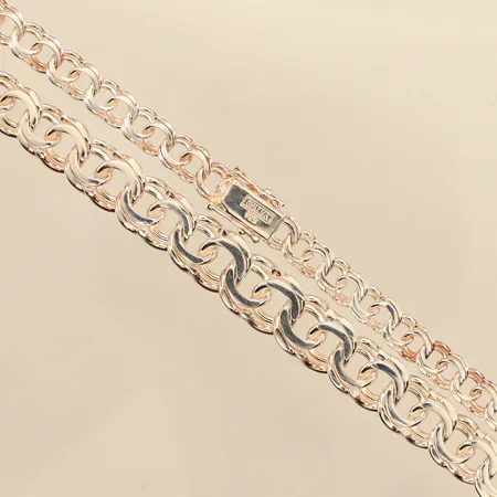 Collier, doserad Bismarck, längd 46cm, bredd 6,8-11,8mm, GHA, silver 925/1000 Vikt: 35,4 g