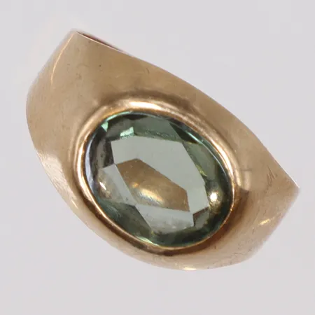 Ring med grön sten, stl 16¼, bredd 3-6mm, RGAB (Rahlens Guldsmeds Ab, Borås 1966) gravyr, 18K  Vikt: 2,9 g