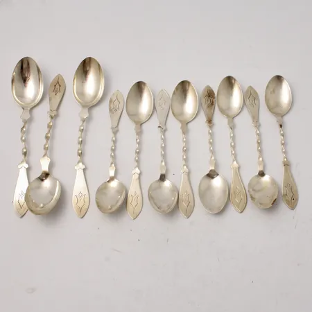 11st skedar i silver, 8st 12cm, 3st14cm, modell Jämtlands skeden, 830/100, tillverkad av Guldsmedsaktiebolaget, 50-tal, vikt 110g.