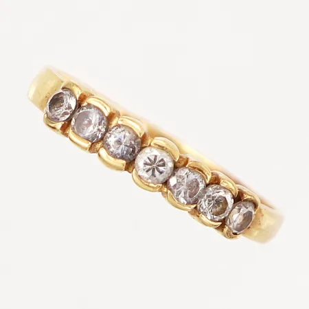 Ring med vita stenar, stl 17½, bredd: 2-4mm, skev skena, 18K Vikt: 2,6 g