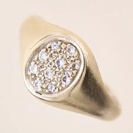 Klackring med diamanter 10 x ca 0,01ct, stl 16¼, bredd 1,8-9,7mm, vitguld, 18K Vikt: 4,1 g