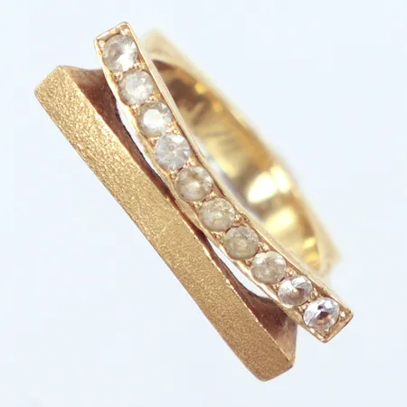 Ring, Ø19¼, vita stenar, längd 27,3mm, bredd 8,6mm, 18K  Vikt: 11,2 g