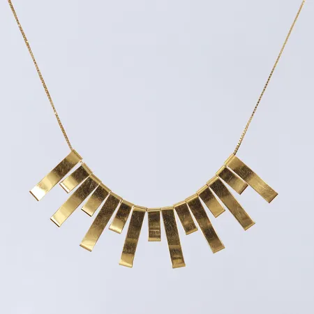 Collier med stavar, ca 43,5cm, bredd 0,6-17,2mm. 18K  Vikt: 5,9 g