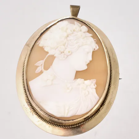 Hänge/Brosch i silver, mått 51,6x72,7mm, Camé, mått 41x54mm, 830/1000, tillverkad av Nordiska Juvelaktiebolaget, år 1921, bruttovikt 20,46g.