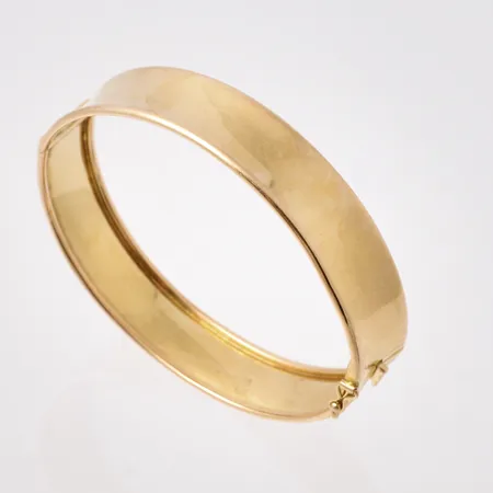 Armring i 18K guld, 18cm, bredd 14,8mm, importstämpel, vikt 20,54g.