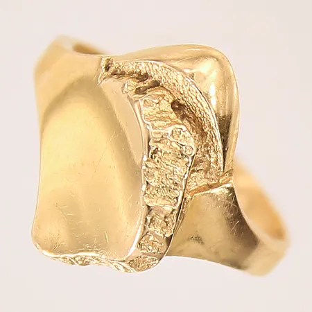 Ring med dekor, stl 17, bredd 2,2-16mm, 18K Vikt: 3,2 g