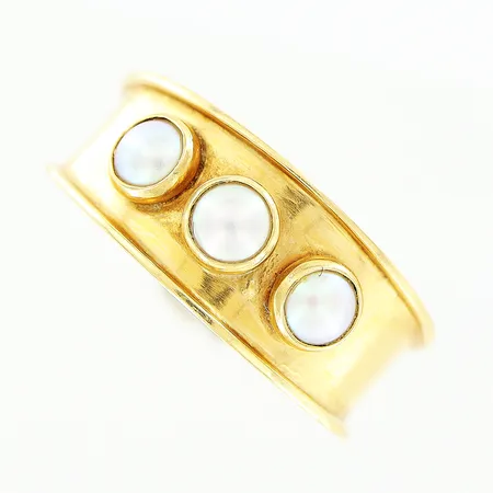 Ring, odlade saltvattenspärlor, stl 17, bredd 4-7,5mm, 18K Vikt: 2,4 g