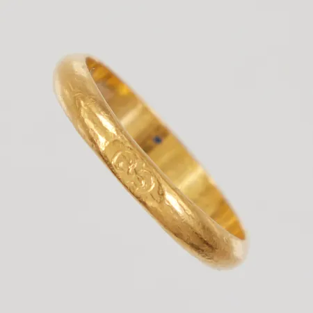 Ring stl 21¼, bredd 3,7mm, gravyr, 23K Vikt: 5,5 g