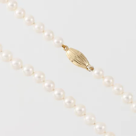 Pärlcollier, lås 18k, längd 45 cm, pärlornas diameter ca 6.5-6.9 mm. Vikt: 0 g